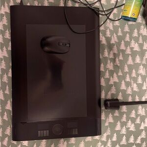 Black Graphic Drawing Tablet with Pen & Mouse Wacom intuos PTK-840